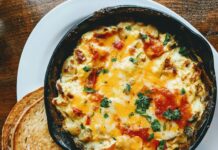 여름철 아침 식사의 중요성과 추천 메뉴 omelette on black plate