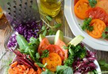 채식주의 다이어트의 건강 효과 close-up photo of vegetable salad