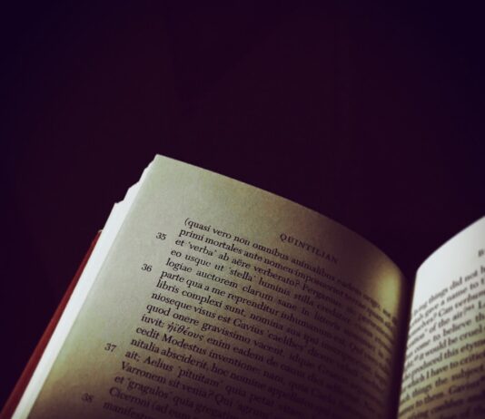 “일상 속에 스며드는 웰니스 문화, 실천 가능한 작은 변화가 건강을 지킨다” white and black printer paper