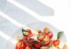 일상 속 식단, 작지만 확실한 변화로 건강 챙기기 sliced tomato and green leaf vegetable on white ceramic plate